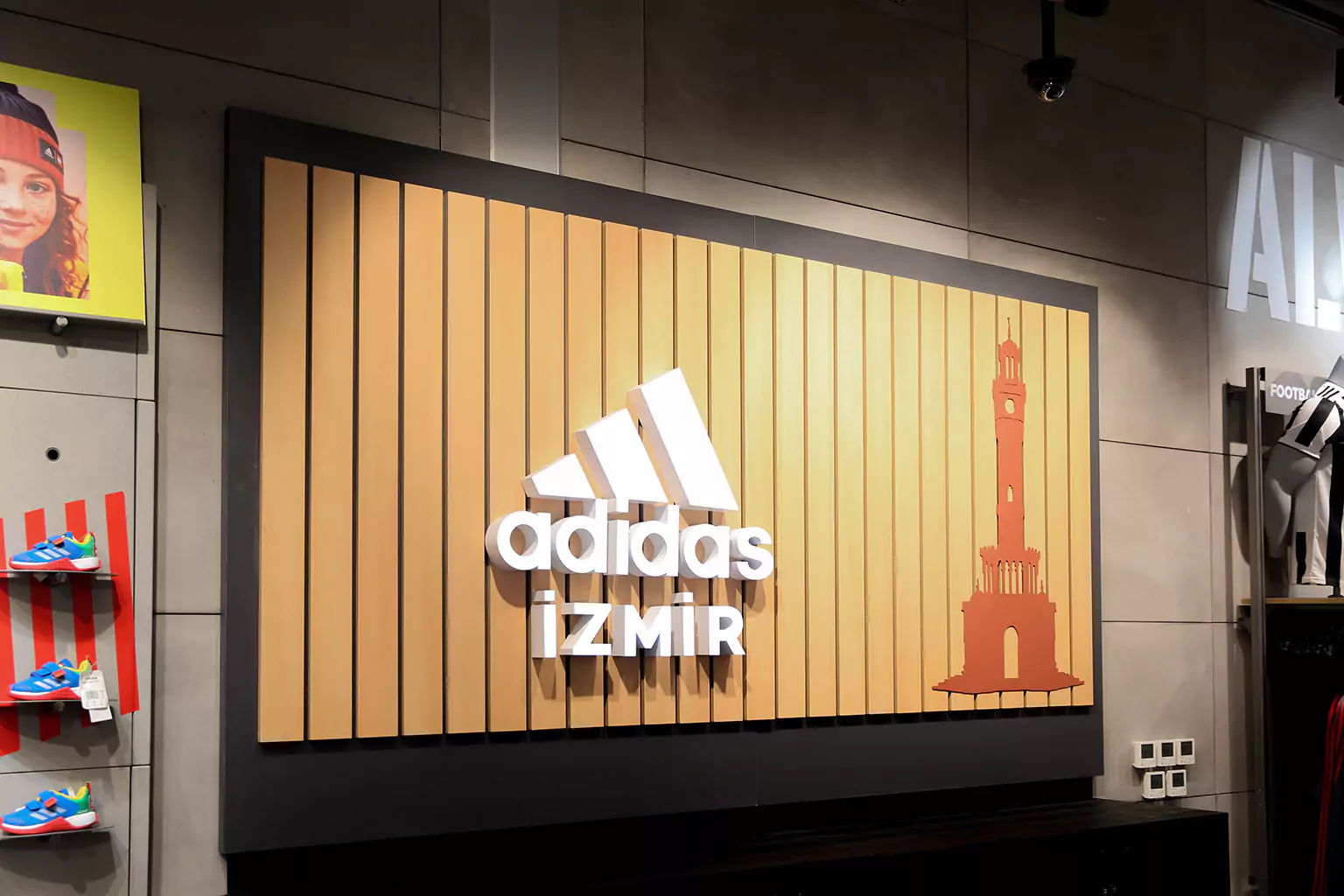 Adidas İzmir İstinyepark Store